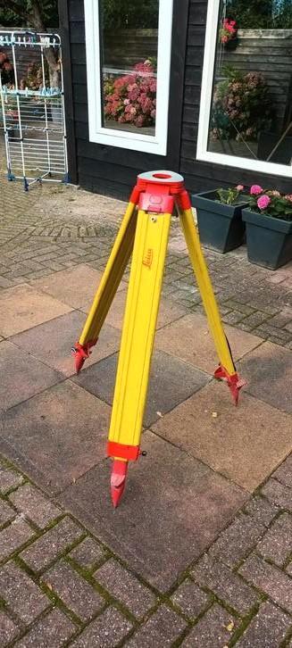 Houten Centreerstatief laser statief uitschuifbaar  beschikbaar voor biedingen