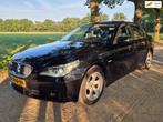 BMW 5-serie 525i AUT. *SCHUIFDAK* SUPERAUTO!, Automaat, Achterwielaandrijving, Gebruikt, Zwart