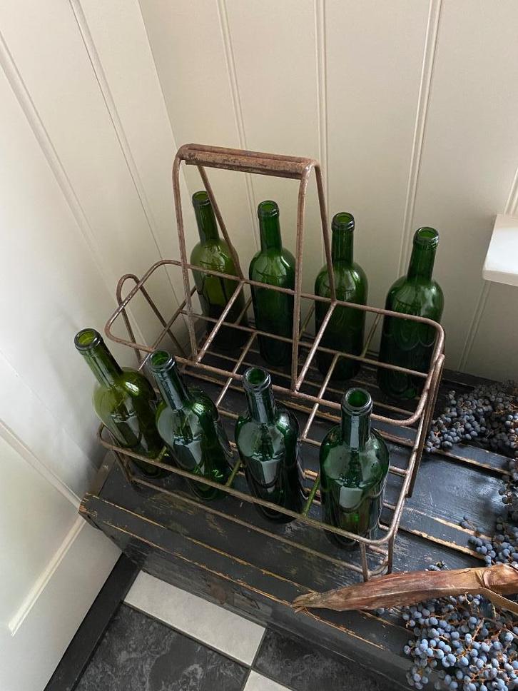 Brocante groot ijzeren flessenrek, incl 8 oude flessen, Antiek en Kunst, Curiosa en Brocante, Ophalen