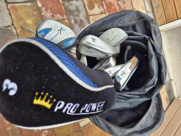 Golftas met clubs, dames beschikbaar voor biedingen