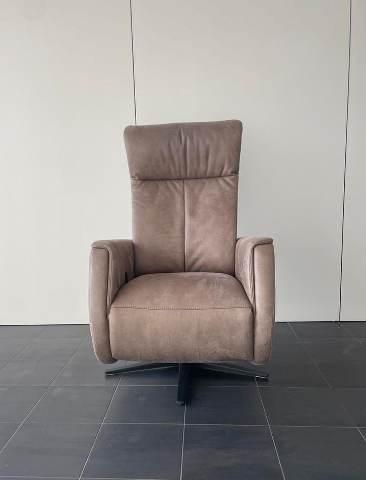 Nette bruine alcantara relax fauteuil / relax stoel, Huis en Inrichting, Fauteuils, Stof, 50 tot 75 cm, Minder dan 75 cm, Ophalen