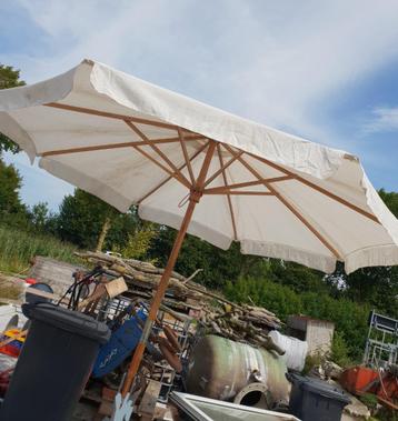 Robuuste Mega Parasol voor weinig de hitte komt er weer aan  beschikbaar voor biedingen