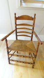 Oude stoel met rieten zitting, Ophalen