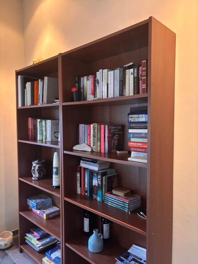 Te koop: Twee stijlvolle houten boekenkasten, Huis en Inrichting, Kasten | Boekenkasten, Ophalen, 200 cm of meer, 50 tot 100 cm