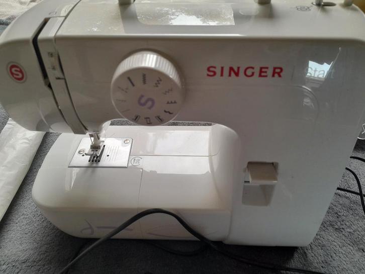 Singer naaimachine + stof en accessoires, Hobby en Vrije tijd, Naaimachines en Toebehoren, Naaimachine, Ophalen