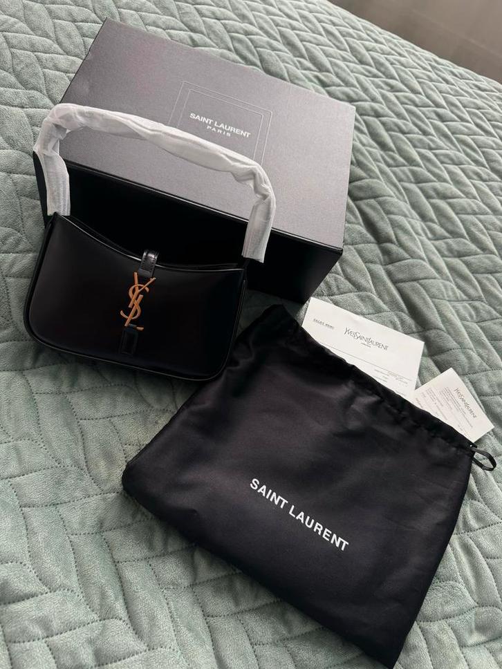 Saint Laurent Hobo Bag - Zwart - Nieuwstaat, Sieraden, Tassen en Uiterlijk, Tassen | Damestassen, Nieuw, Handtas, Zwart, Ophalen of Verzenden