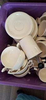 Serviesgoed in kistje: Kopjes, Schotels, Soepkommen, Huis en Inrichting, Keuken | Servies, Ophalen, Gebruikt, Overige stijlen
