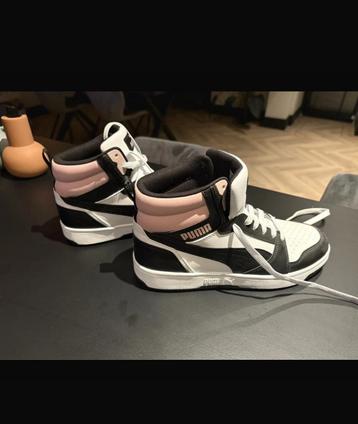 Nieuwe puma sneakers m, maat 40 beschikbaar voor biedingen