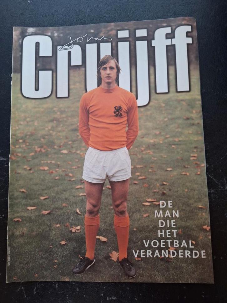 Bijlage Johan Cruijff - De man die het voetbal veranderde, Verzamelen, Sportartikelen en Voetbal, Zo goed als nieuw, Boek of Tijdschrift