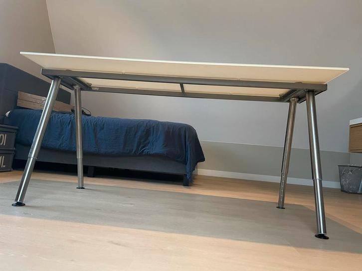 IKEA Galant Bureau - Wit met verstelbare poten, Huis en Inrichting, Bureaus, Zo goed als nieuw, Bureau, In hoogte verstelbaar