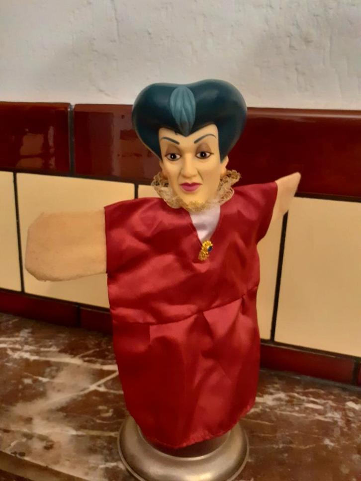 Assepoester stiefmoeder handpop, Verzamelen, Poppen, Zo goed als nieuw, Pop, Ophalen of Verzenden