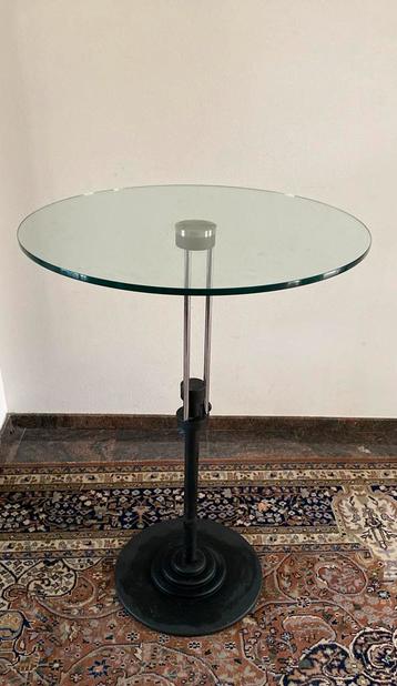 Vintage Italiaanse bijzettafel van glas en metaal beschikbaar voor biedingen