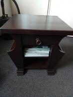 Tafeltje, kastje. Kranten bak, planten tafel., Huis en Inrichting, Tafels | Bijzettafels, Minder dan 55 cm, Gebruikt, Rechthoekig