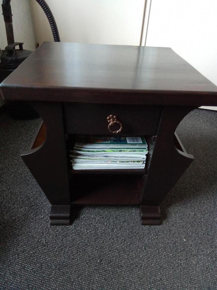 Tafeltje, kastje. Kranten bak, planten tafel., Huis en Inrichting, Tafels | Bijzettafels, Gebruikt, Rechthoekig, 45 tot 60 cm