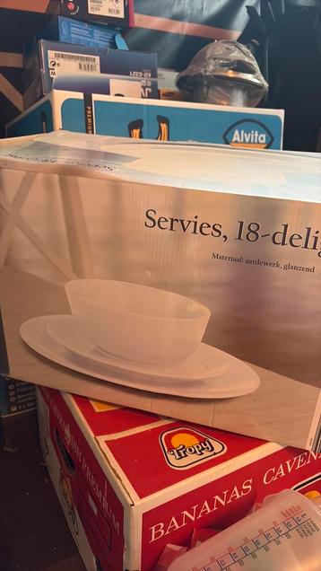 Servies 18 delig beschikbaar voor biedingen