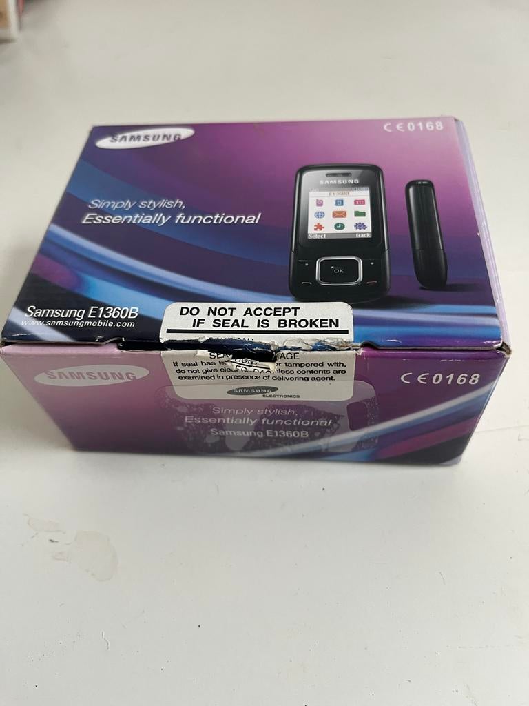 Samsung E1360B Retro Telefoon met Oplader, Telecommunicatie, Mobiele telefoons | Samsung, Gebruikt, Overige modellen, Zwart, Overige systemen