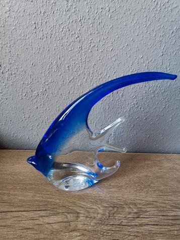 Mooie grote glazen vis beschikbaar voor biedingen