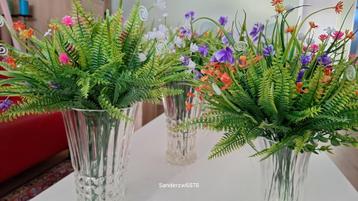 32x realistisch nagemaakte kunstbloemen beschikbaar voor biedingen