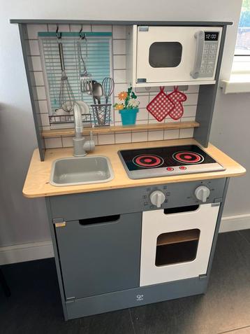 Speelgoedkeukentje inclusief spulletjes beschikbaar voor biedingen