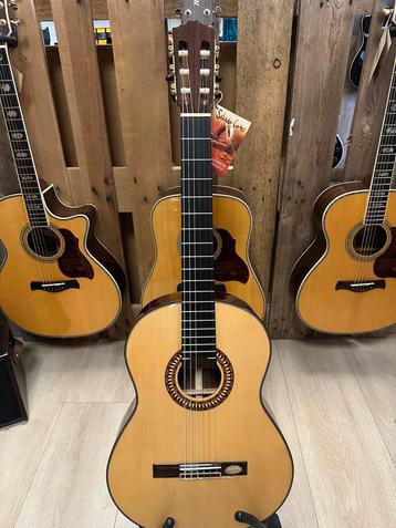 Salvador Cortez CS-110 Klassieke Gitaar beschikbaar voor biedingen