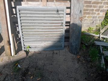 metalen rooster beschikbaar voor biedingen