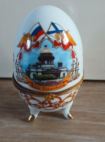 Faberge ei, Sint-Petersburg beschikbaar voor biedingen