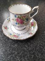 Royal Albert Kop en schotel Petit Point, Ophalen of Verzenden, Zo goed als nieuw, Porselein, Kop en/of schotel