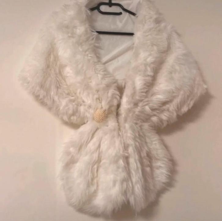 Witte faux fur stola - Perfect voor bruiloft ,feest Nieuw), Kleding | Dames, Carnavalskleding en Feestkleding, Nieuw, Ophalen of Verzenden