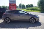 Toyota Auris 1.8 Hybrid Executive / Pano / Cruise / Achterca, Stof, Gebruikt, 4 cilinders, 26 km/l