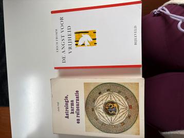 Spirituele Boeken: Astrologie & Vrijheid beschikbaar voor biedingen