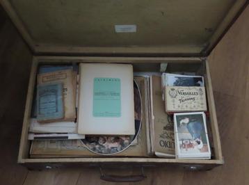 Koffer antieke boeken, tijdschriften, ansichtkaarten, 75st
