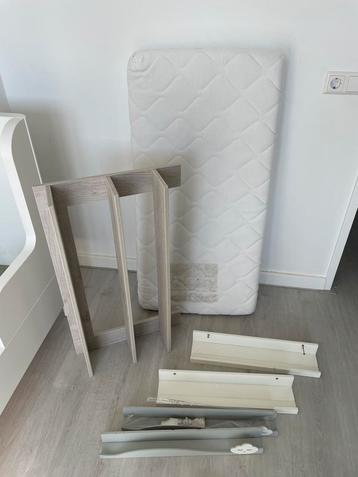 Gratia ledikant matras en wandplanken beschikbaar voor biedingen