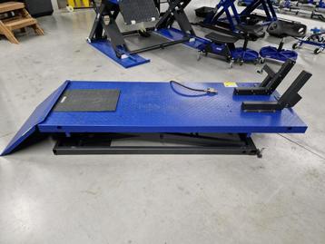 Motorheftafel 675kg pneumatisch beschikbaar voor biedingen