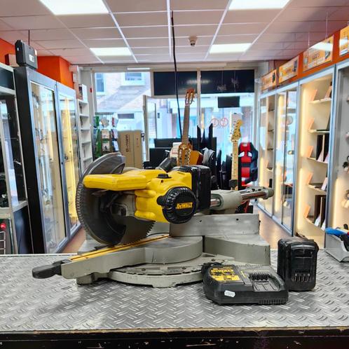 DeWalt D-65510 Idstein Radiaal Afkortzaag | Incl: 2x Accu -, Doe-het-zelf en Verbouw, Gereedschap | Zaagmachines, Zo goed als nieuw