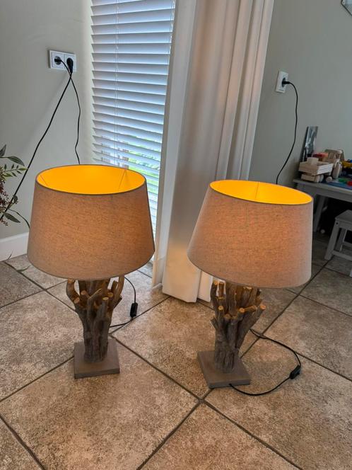 Set van 2 stijlvolle tafellampen met houten voet, Huis en Inrichting, Lampen | Tafellampen, Zo goed als nieuw, 50 tot 75 cm, Hout