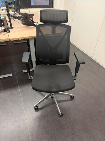 2 Zwarte Bureaustoelen beschikbaar voor biedingen