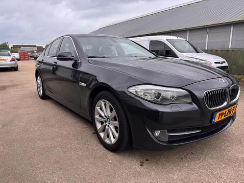 BMW 5-Serie 3.0 525D AUT 2010 Grijs, Auto's, BMW, Particulier, 5-Serie, ABS, Airbags, Airconditioning, Alarm, Bluetooth, Boordcomputer