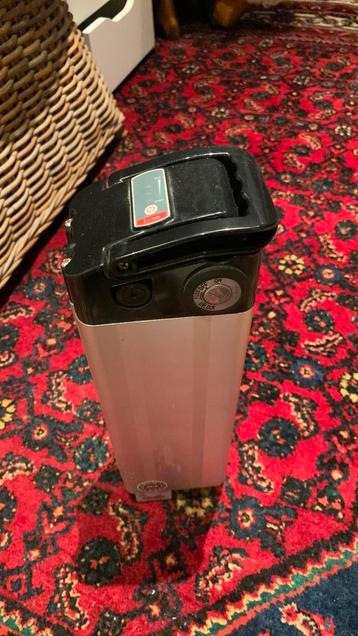 2x Fietsaccu universeel met lader beschikbaar voor biedingen