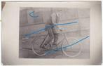 fotokaart man op grote fiets rijwiel, Verzamelen, Ansichtkaarten | Themakaarten, Verzenden, Voor 1920, Ongelopen, Voertuig