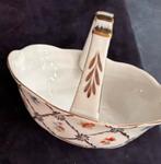 Dresden Porseleinen Mandje met Gouden Details gesigneerd, Ophalen of Verzenden