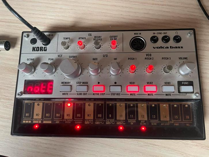 Korg Volca Bass - Analoge Bass Synthesizer, Muziek en Instrumenten, Synthesizers, Gebruikt, Overige aantallen, Korg, Met midi-aansluiting