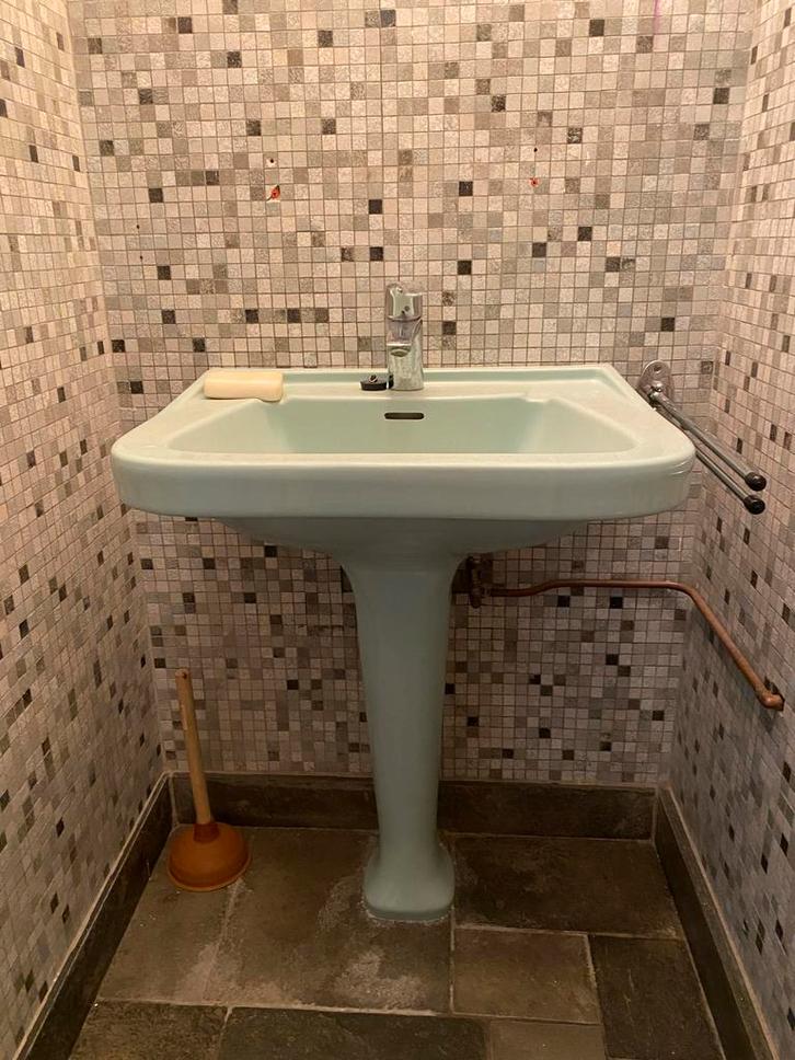 Retro Groene Wastafel met Kraan 62b x 45d x 80h, Doe-het-zelf en Verbouw, Sanitair, Gebruikt, Wastafel, Ophalen of Verzenden