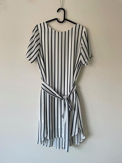 Sisters Point wit/grijs gestreepte jurk maat XS, Kleding | Dames, Jurken, Nieuw, Maat 34 (XS) of kleiner, Wit, Boven de knie, Ophalen of Verzenden