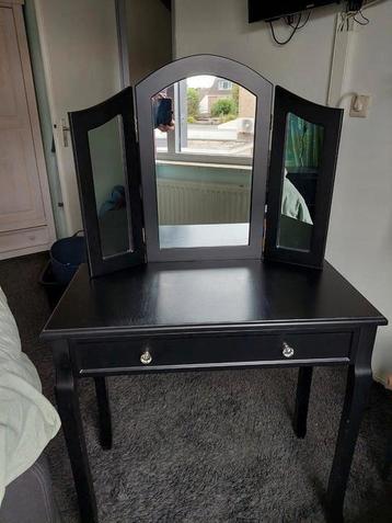 Kaptafel met spiegel en lade beschikbaar voor biedingen