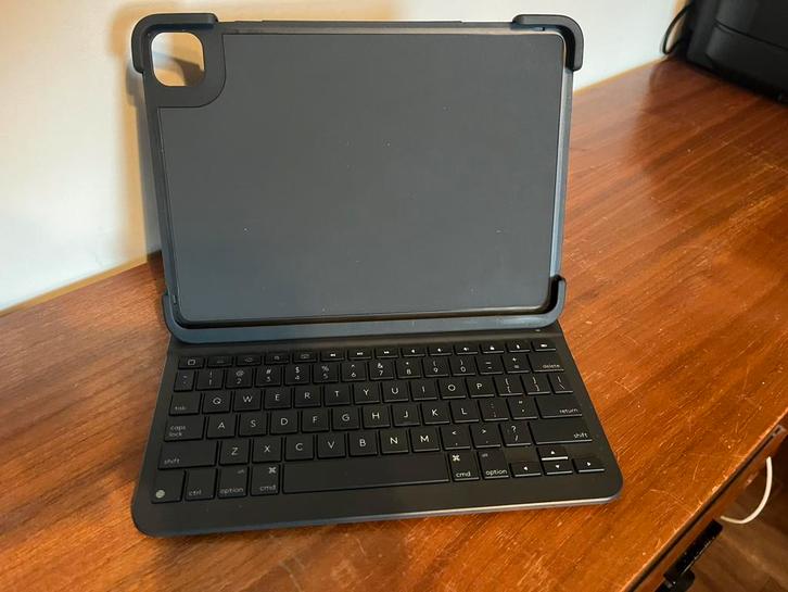 Logitech Slim Folio case voor ipad Pro 11 inch 1gen en 2de, Computers en Software, Tablet-hoezen, Zo goed als nieuw, Bescherming voor- en achterkant