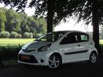 Toyota Aygo 1.0 12V Vvt-i 5DRS 2012 Wit,  Tweede eigenaar, Auto's, Voorwielaandrijving, Euro 5, Zwart, 4 stoelen