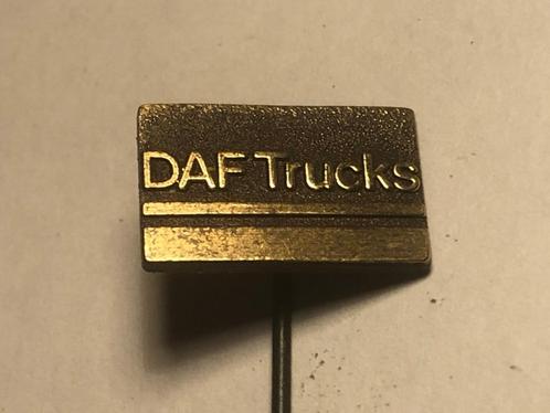 Metalen DAF TRUCKS AUTOMERK Speld (Messingkleur)., Verzamelen, Speldjes, Pins en Buttons, Zo goed als nieuw, Speldje of Pin, Transport
