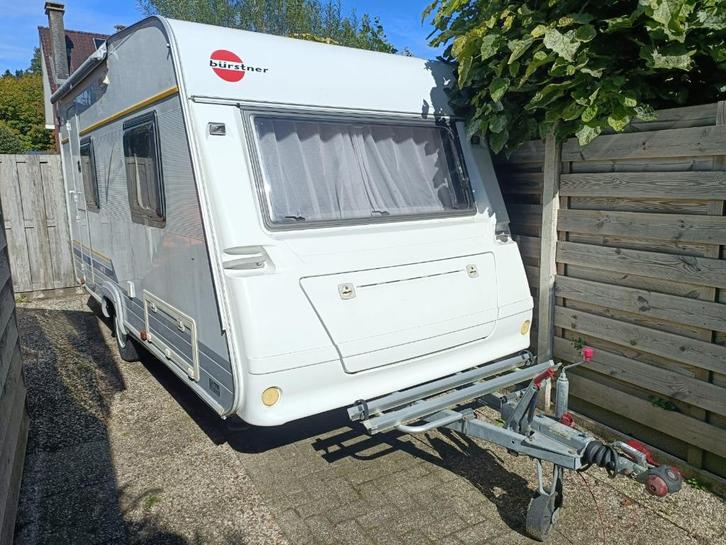 Caravan Burstner bouwjaar 2002, Caravans en Kamperen, Caravans, Particulier, tot en met 4, 750 - 1000 kg, Treinzit, Bürstner, Omvormbare zithoek