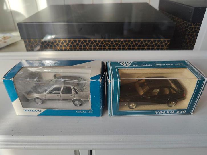 AHC pilen Volvo 440 en 460 1:43, Hobby en Vrije tijd, Modelauto's | 1:43, Auto, Overige merken, Ophalen of Verzenden