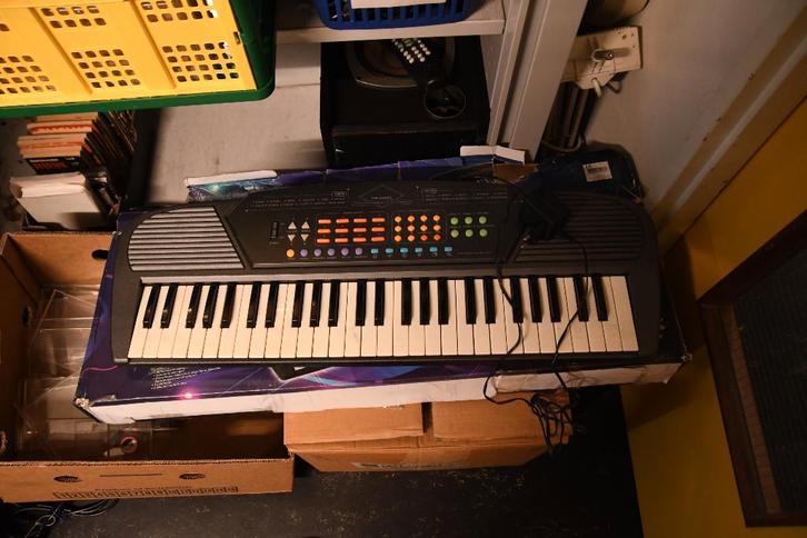 Kinder keyboard, Muziek en Instrumenten, Keyboards, Gebruikt, 49 toetsen, Overige merken, Met standaard, Ophalen